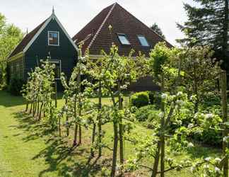 Exterior 2 Inviting Holiday Home in Zuidoostbeemster near Center & Forest