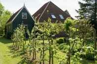 Exterior Inviting Holiday Home in Zuidoostbeemster near Center & Forest