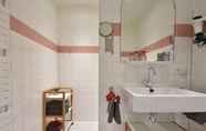 In-room Bathroom 5 Vintage Holiday Home in Kamperland near Lake Veerse