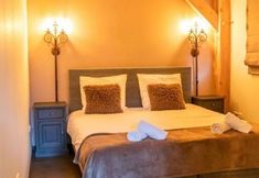 Others 2 Classy Holiday Home in Alphen With Garden and Stables