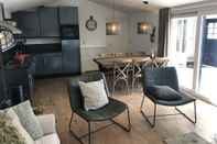 Ruang Umum Stylish Chalet With a Dishwasher at the Bedafse Bergen