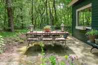 Ruang untuk Umum Tranquil Holiday Home in Dalfsen With Fenced Garden