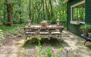 Ruang Umum 6 Tranquil Holiday Home in Dalfsen With Fenced Garden