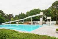 Kolam Renang Holiday Home by the Forest in Ommen With Pool