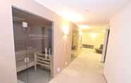 Kemudahan Hiburan 5 Modern Apartment With Balcony and Access to Sauna