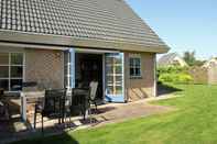 Common Space Attractive, Detached Holiday Home in Small-scale Holiday Park