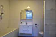In-room Bathroom Family Holiday Home in Limmen Near sea
