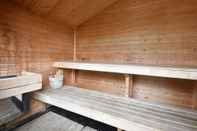 Entertainment Facility Lavish Villa in Zeewolde With Sauna