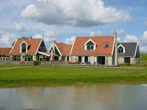 Bangunan 4 Nice Villa in Wieringer Style Near the Wadden Sea