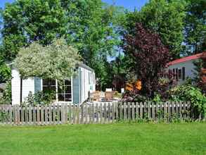 Exterior 4 Charming Chalet in Goedereede With Open Area