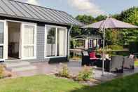 Common Space Enticing Chalet With a Dishwasher, Directly on a Pond