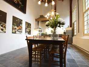 Lobby 4 Spacious Holiday Home in Enkhuizen With Terrace