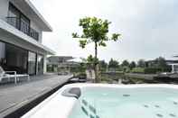 Kolam Renang Modern Villa with Hot Tub & Sauna in Harderwijk Flevoland