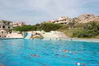 Swimming Pool Residence Baia Santa Reparata
