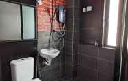 Toilet Kamar 2 Tatami D'Tepi Laut Pangkor