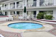 Swimming Pool Impala Island Inn