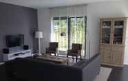 Common Space 6 Holiday Home in Zeewolde With Jetty Next to Golf Course