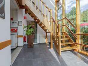 Lobby 4 Spacious Holiday Home in Bergeijk With Garden