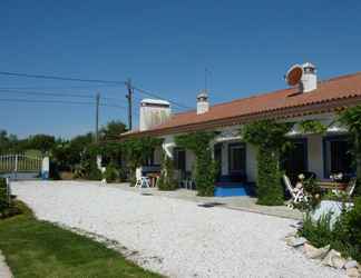 Exterior 2 Attached Quaint Farmhouse in Montemor-o-novo With Swimming Pool