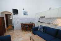 Common Space Attached Quaint Farmhouse in Montemor-o-novo With Swimming Pool