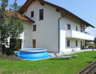 Bên ngoài 2 Snug Apartment in Prackenbach ot Tresdorf With Pool