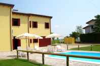 Swimming Pool Cozy Holiday Home in Ariano nel Polesine With Swimming Pool