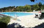 Hồ bơi 4 Idyllic Farmhouse in Montemor-o-novo With Swimming Pool