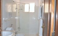 In-room Bathroom 5 Villa Horacio with Private Swimming Pool is Located near Center of Vilamoura