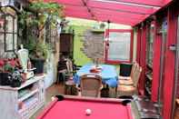 Fasilitas Hiburan Cozy Apartment in Wismar Mecklenburg With Garden