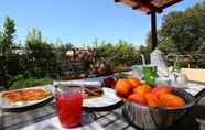 Ruang Umum 7 Cosy Farmhouse in Montalto di Castro Withterrace