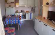 Kamar Tidur 3 Cosy Holiday Home in Rosolina With Outdoor Pool