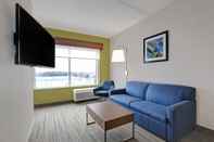 Common Space Holiday Inn Express & Suites Collingwood, an IHG Hotel