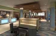 Lobi 7 Holiday Inn Express & Suites Collingwood, an IHG Hotel