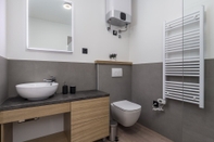 In-room Bathroom Deluxe Apartments & Rooms In the Center