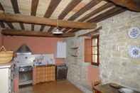 Bedroom Farmhouse With Pool in the Hills, Beautiful Views, in the Truffle Area