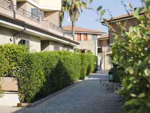 Exterior 4 Apartment Overlooking the Pool and the sea