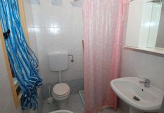 客室内バスルーム 3 Seaside Apartment in Rosolina Mare With Parking