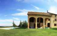 Bangunan 2 Quaint Holiday Home in Tabiano Castello With Private Pool