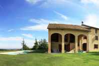 Bangunan Quaint Holiday Home in Tabiano Castello With Private Pool