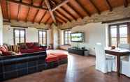 Common Space 2 Magnificent old Country House With Garden and Private Pool, With Wifi