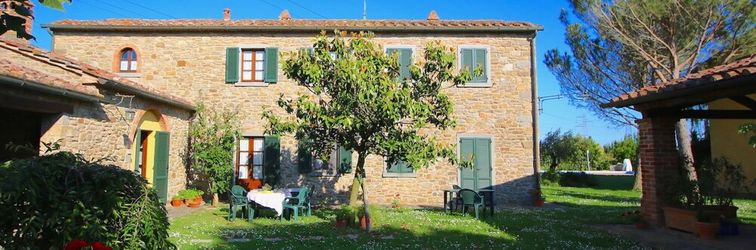 Exterior Cosy Holiday Home in Cortona With Swimming Pool