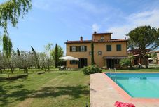 Swimming Pool Cosy Holiday Home in Cortona With Swimming Pool