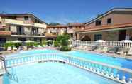 Swimming Pool 2 Cozy Holiday Home in Tortoreto near Sea
