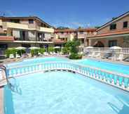 Swimming Pool 2 Cozy Holiday Home in Tortoreto near Sea