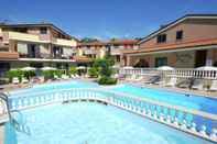 Swimming Pool Cozy Holiday Home in Tortoreto near Sea