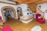 Lobi Quaint Holiday Home in Feldwies near Ski Area