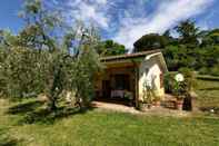 Bangunan Modern Cottage in Graffignano Italy With Swimming Pool