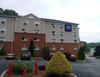 Exterior 2 Intown Suites Extended Stay Pittsburg PA