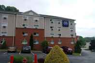Exterior Intown Suites Extended Stay Pittsburg PA