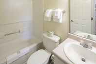 In-room Bathroom InTown Suites Extended Stay Cincinnati OH - Fairfield